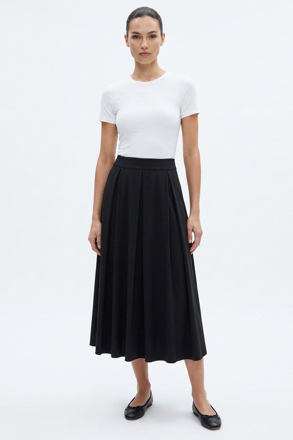 Chic Pleated Midi Skirt Featuring Side Pockets