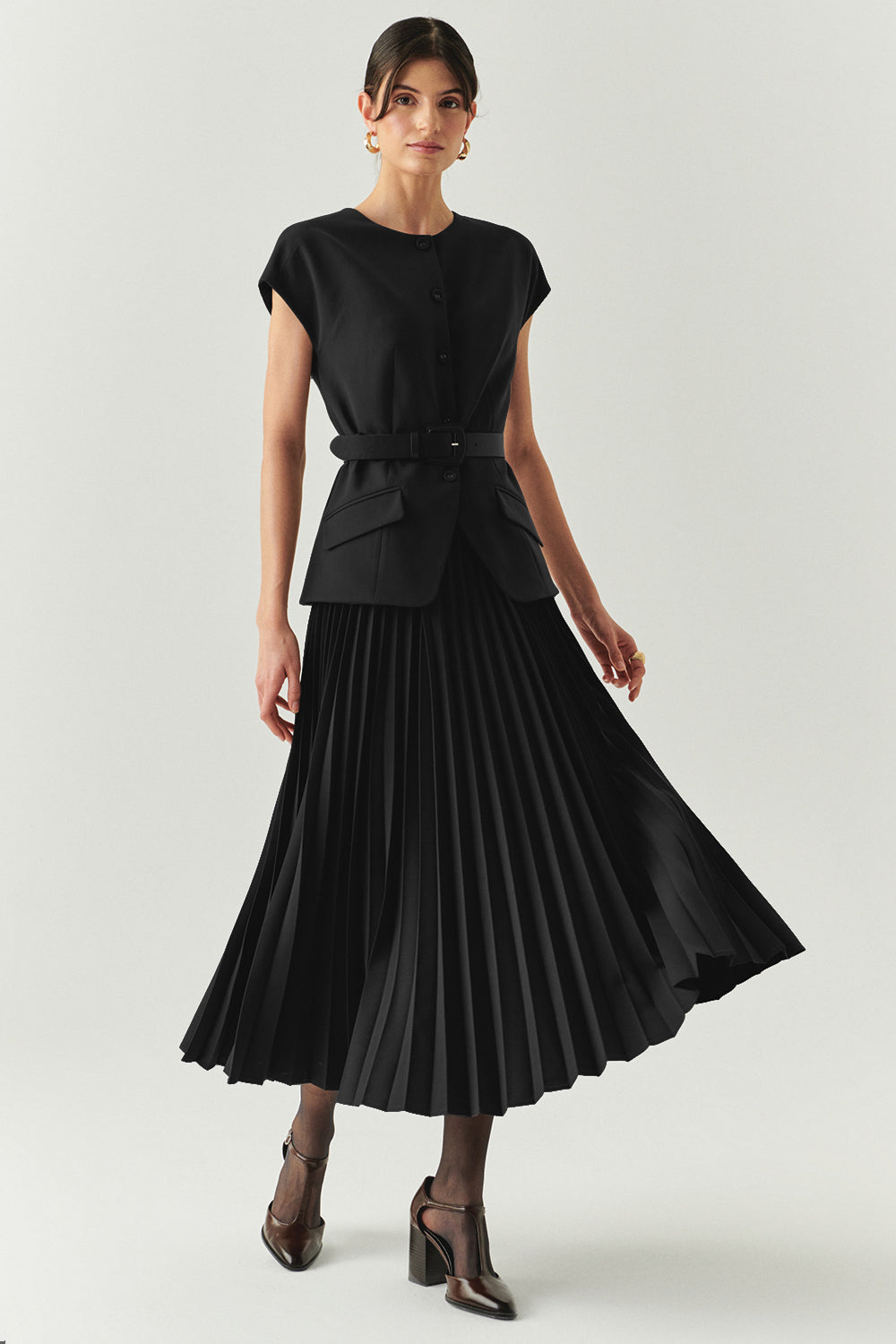 Jolie Sleeveless Pleated Black Dress