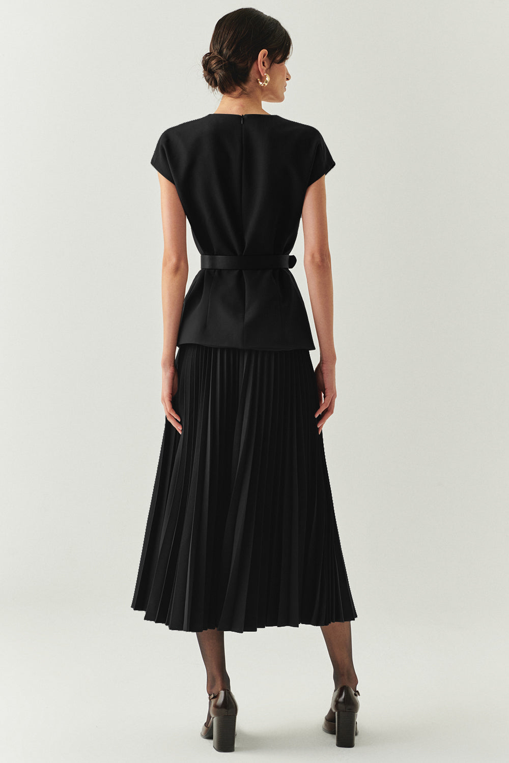 Jolie Sleeveless Pleated Black Dress