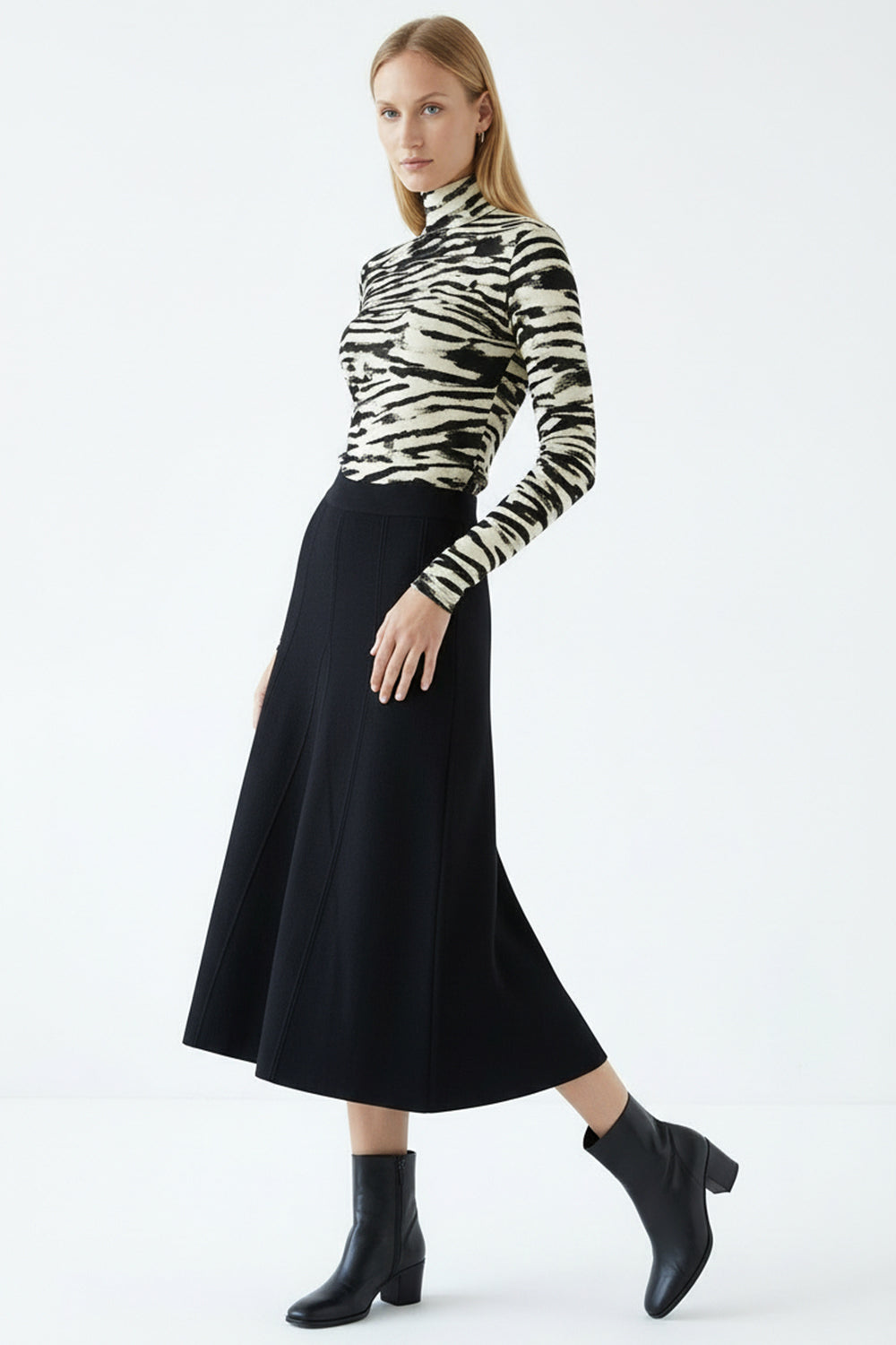 High Waist Black Regular Knit Midi Skirt