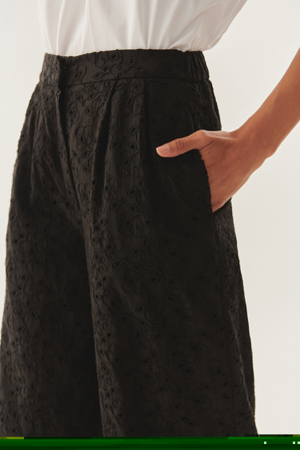 Broderie Anglaise Fabric Loose Fit Pants - Black