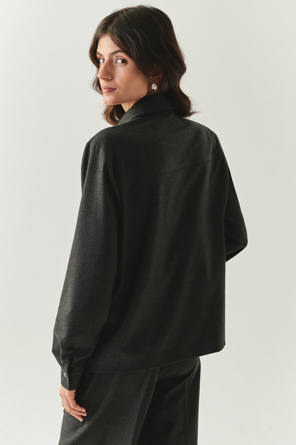 Zendaya Grey Tailored Pocket Shirt with Classic Collar and Long Sleeves