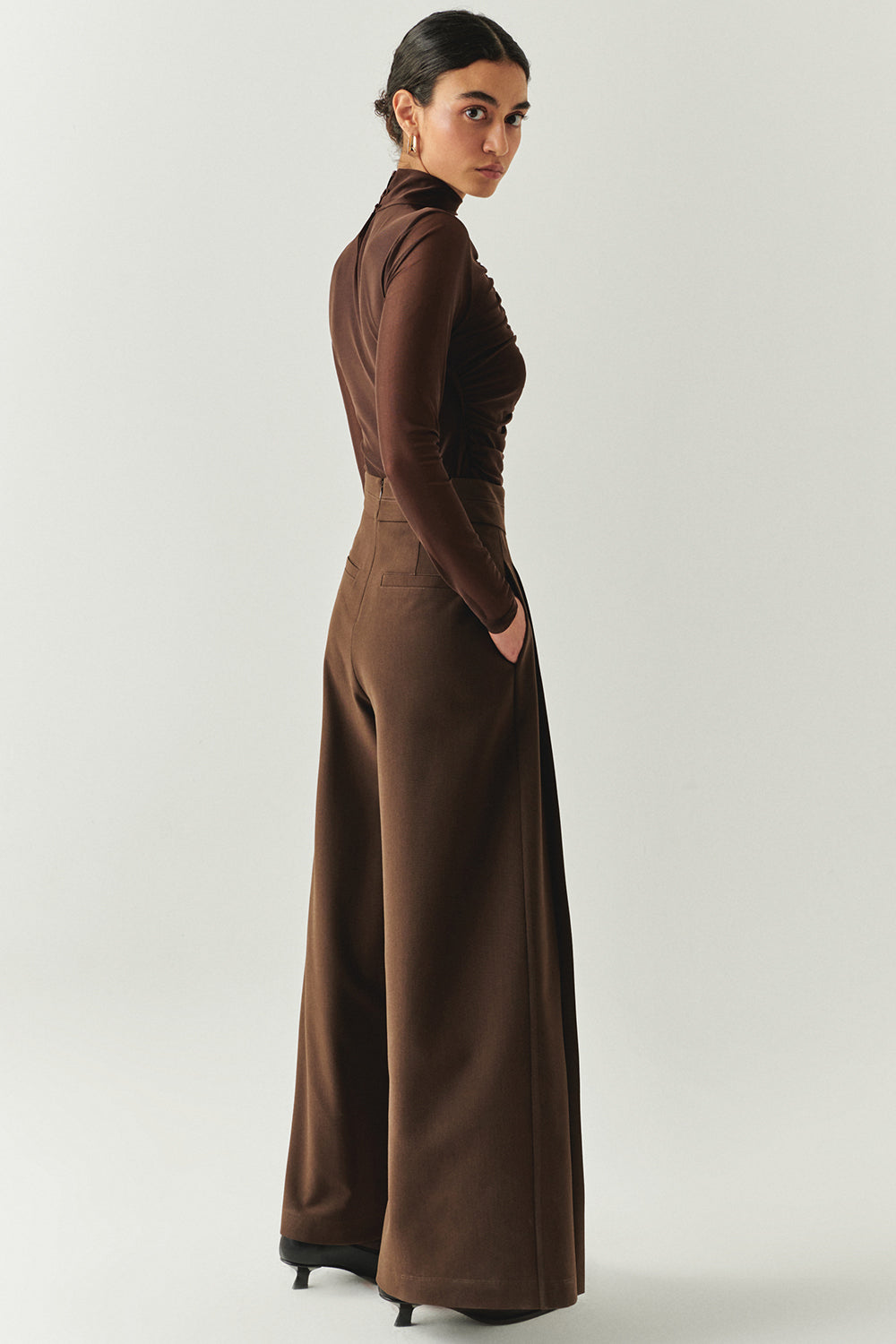 Irene Brown Wide-Leg Back-Pocketed Pants