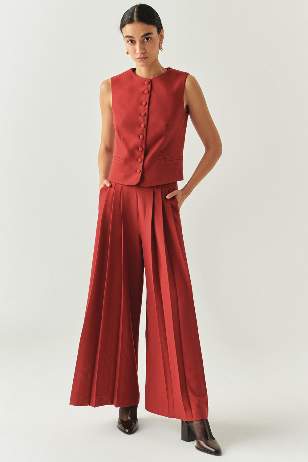 Elowyn Sleeveless V-Neck Vest