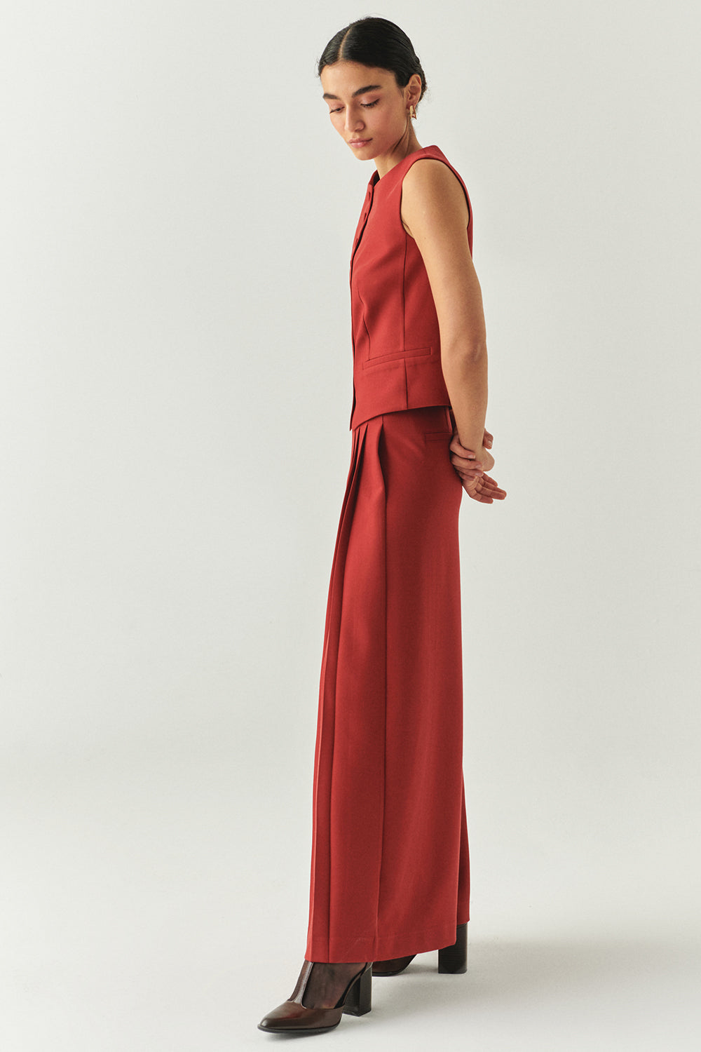 Elowyn Sleeveless V-Neck Vest