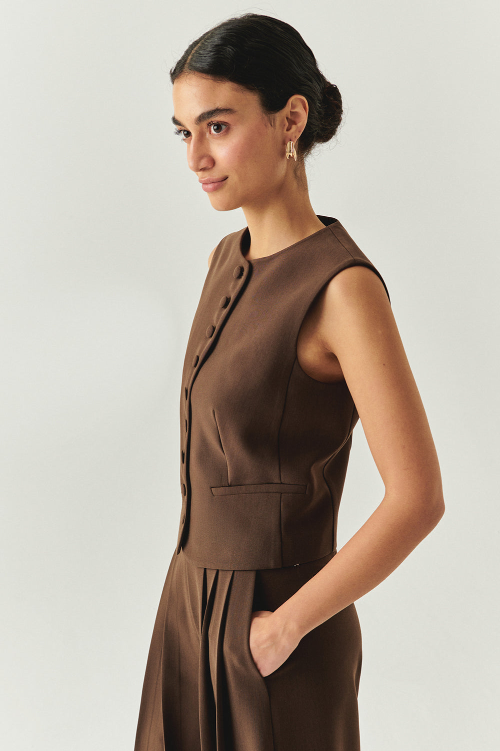 Elowyn Sleeveless V-Neck Vest