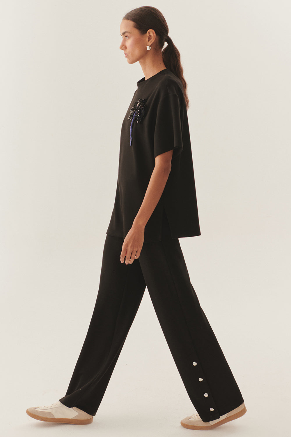 Nina Tshirt - BLACK