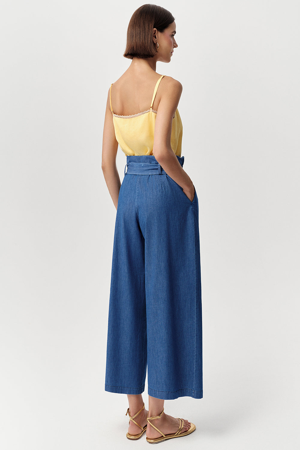 High-Waisted Denim Jeans - BLUE