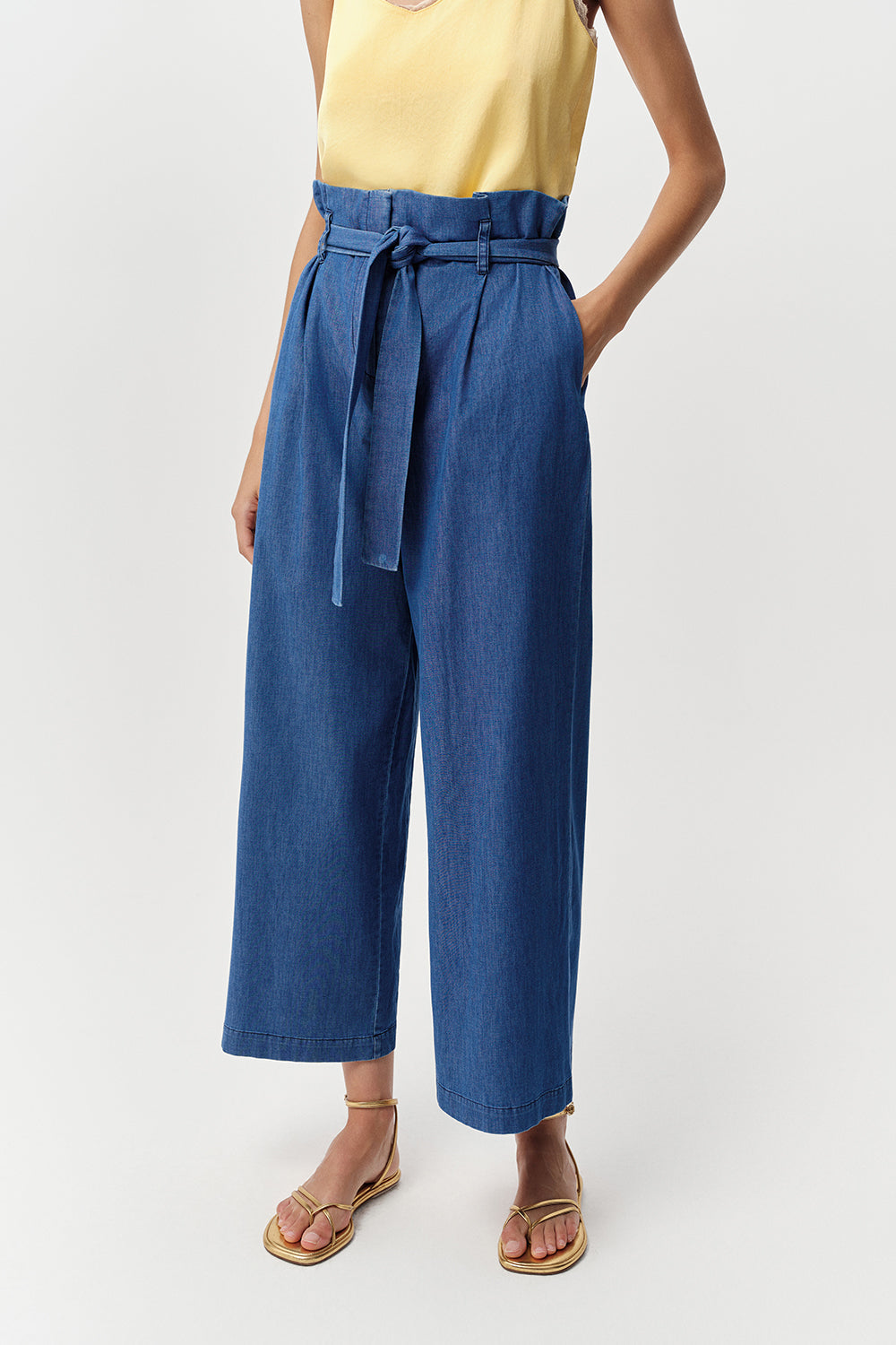 High-Waisted Denim Jeans - BLUE