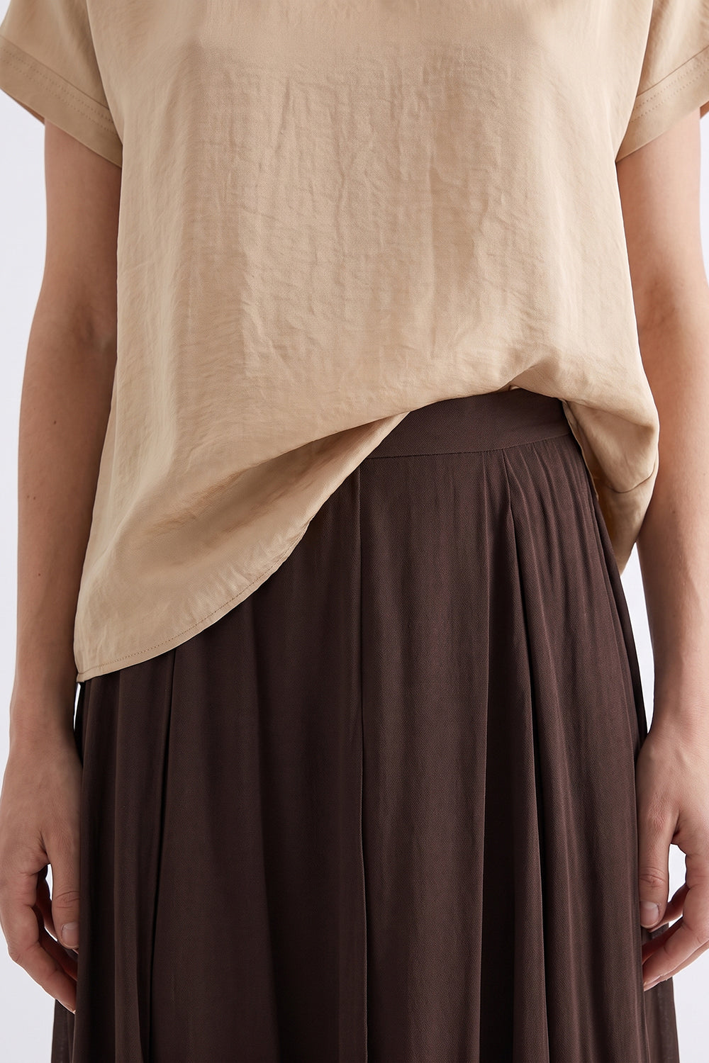 Round Neck Ribbed Satin Blouse - BEIGE