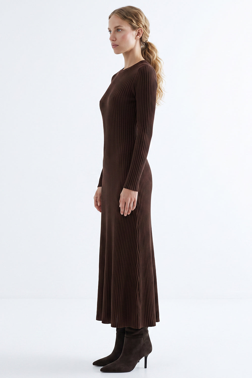 Lined Lace Flared Knit Midi Dress - BROWN