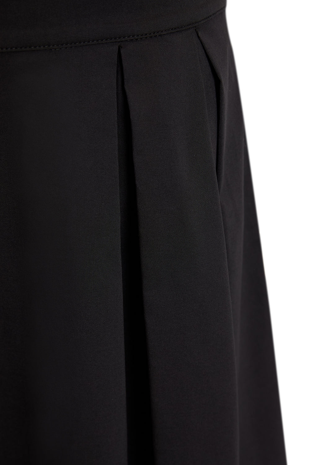 Chic Pleated Midi Skirt Featuring Side Pockets