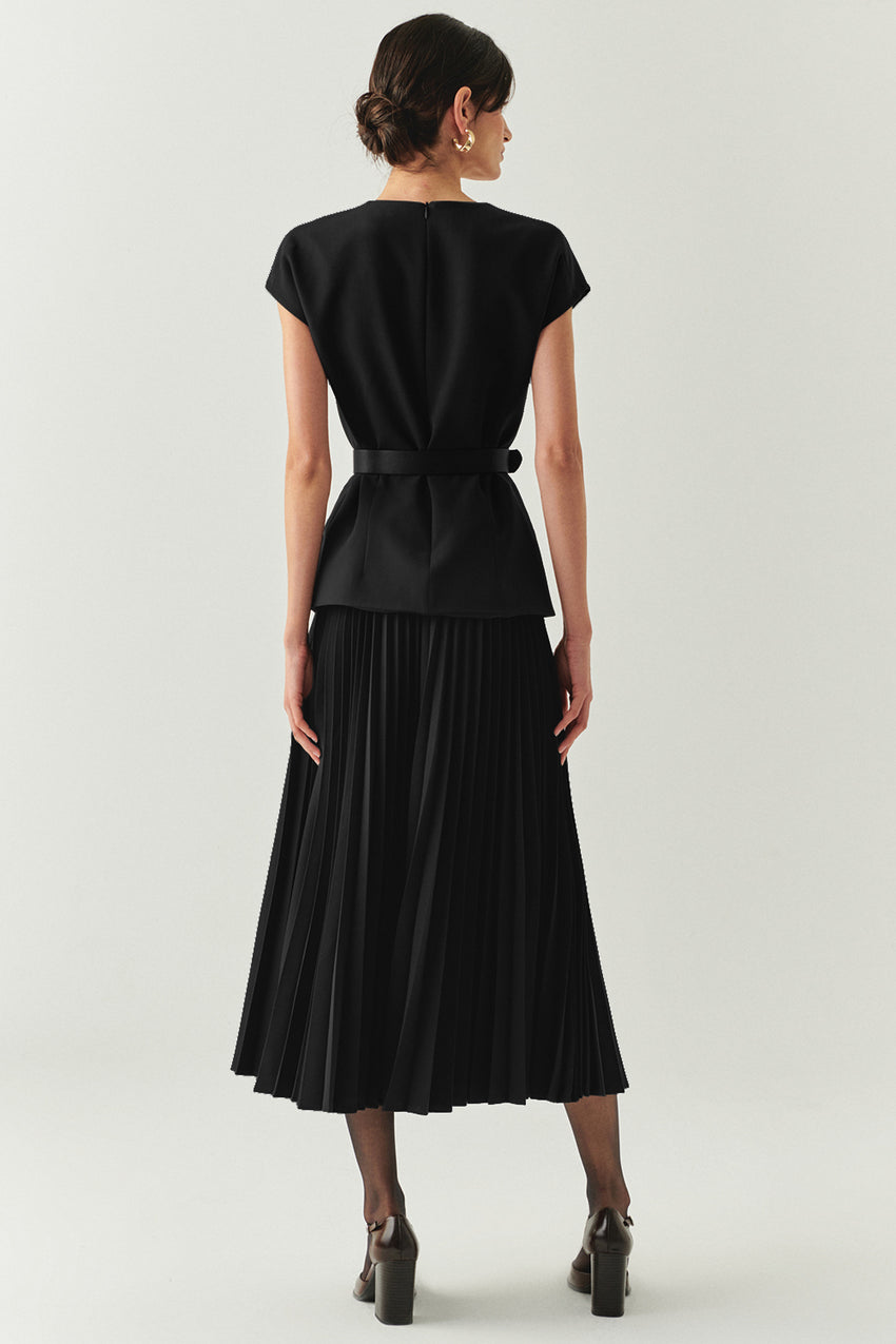 Jolie Sleeveless Pleated Black Dress
