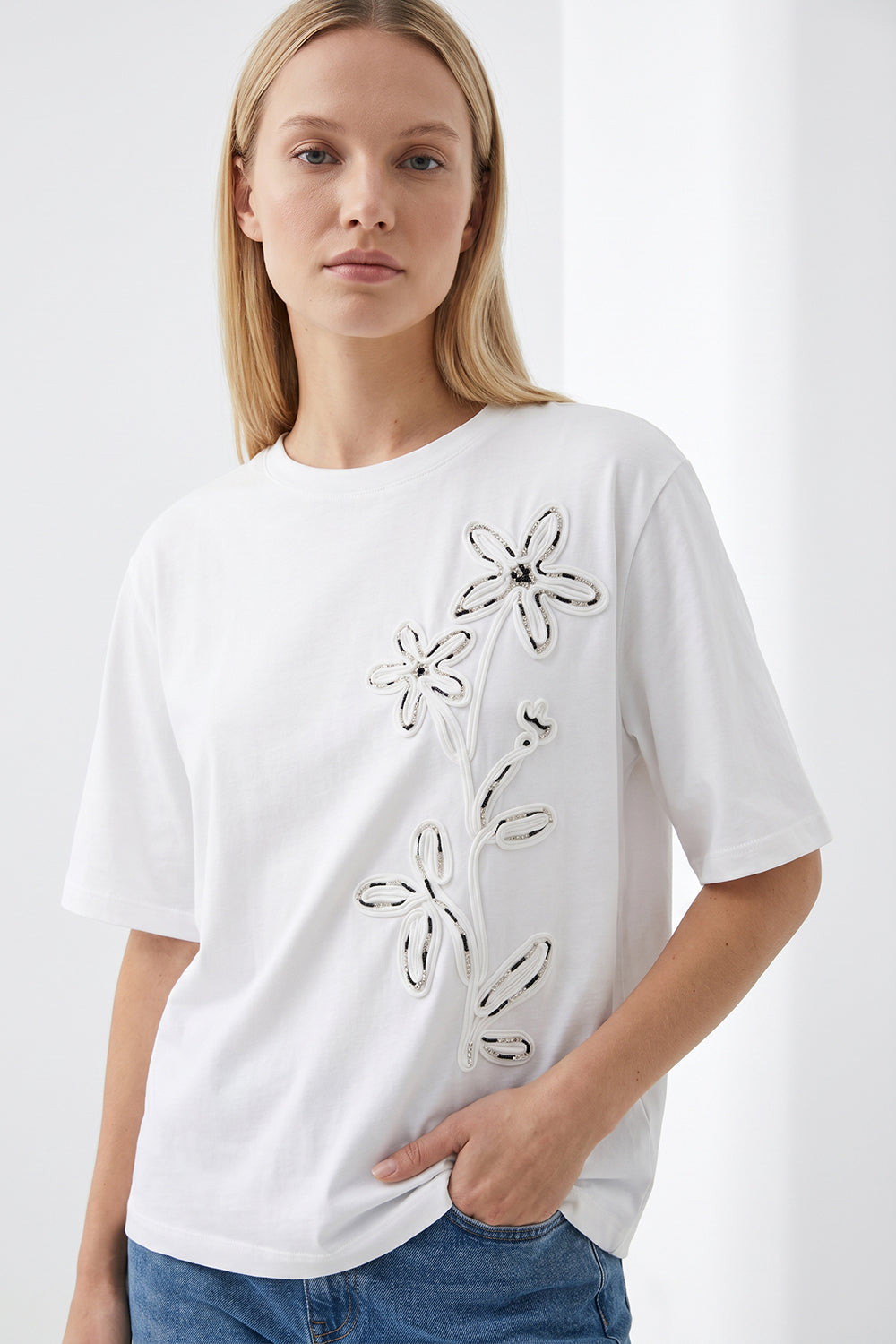 Ameri】CLARA EMBROIDERY CONCEPT TEE Clara Shirt in Blush –