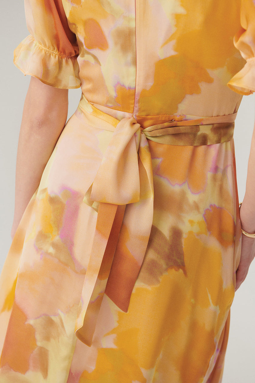 Abstract Print Midi Dress with Balloon Sleeves, Crew Neck, and Fitted Waist