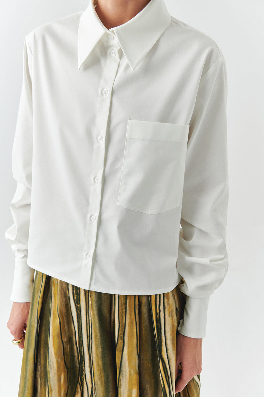 Theodora Structured Pocket Shirt with Classic Collar and Long Sleeves