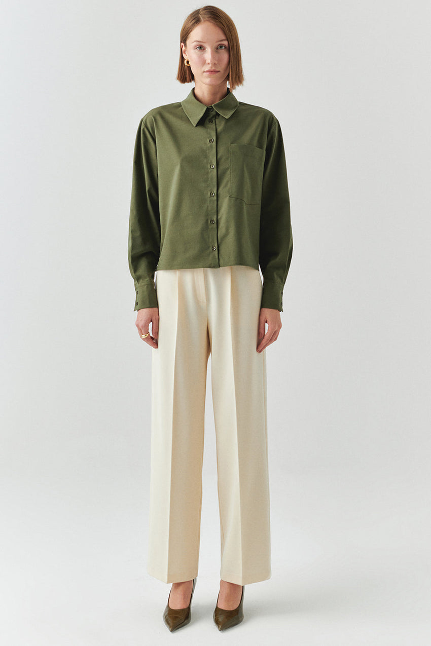 Theodora Structured Pocket Shirt with Classic Collar and Long Sleeves