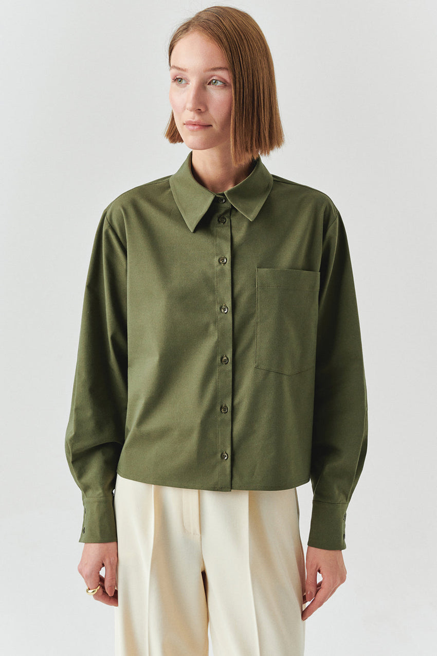 Theodora Structured Pocket Shirt with Classic Collar and Long Sleeves