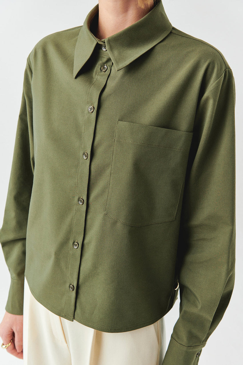 Theodora Structured Pocket Shirt with Classic Collar and Long Sleeves