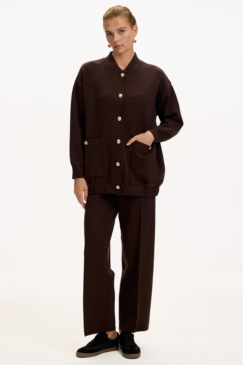 Brown Oversize Knit Cardigan with Crew Neck, Pockets, and Gold Buttons