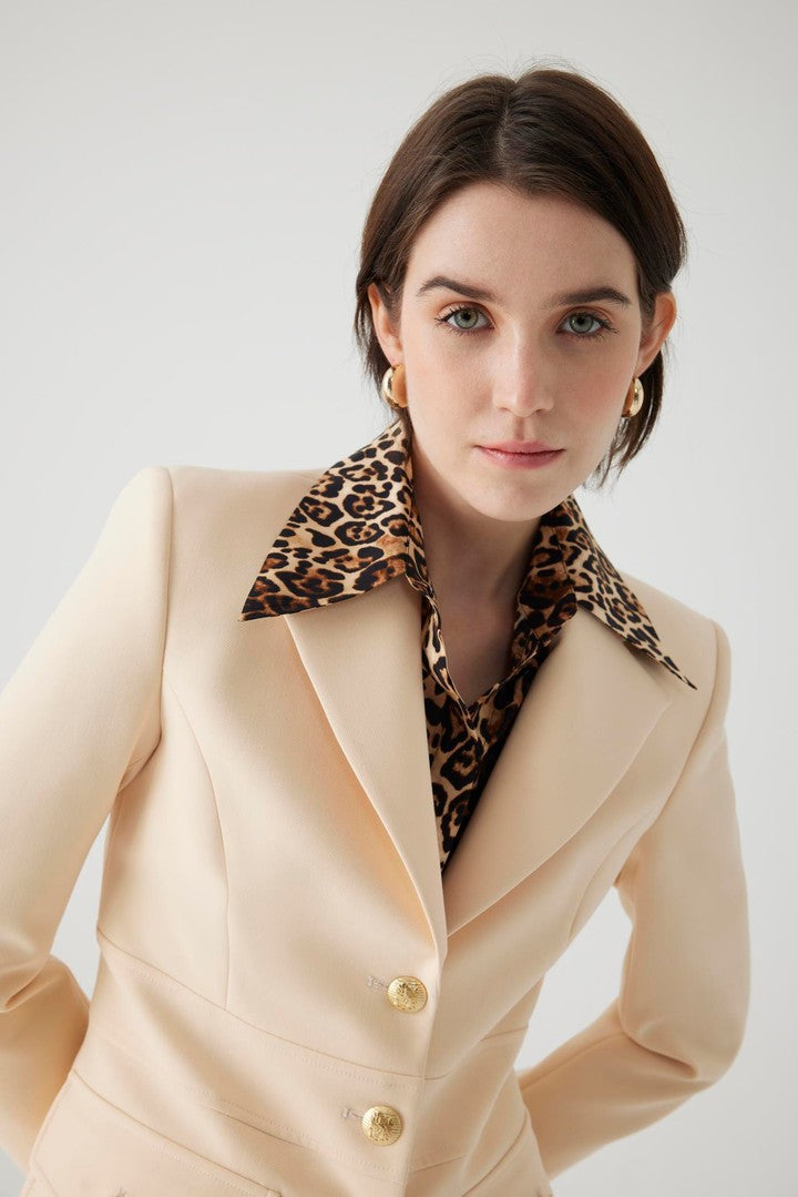 Slim Fit Jacket with Fitted Waist and Pockets