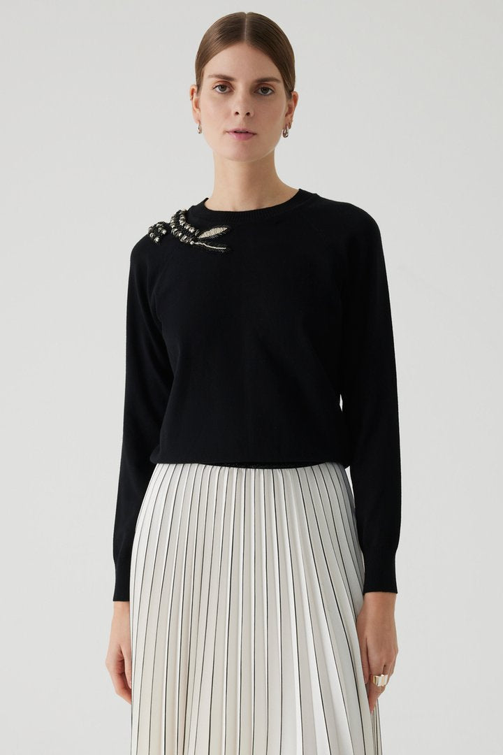 Black Long Sleeve Knit Blouse with Crew Neck and Hand Embroidery
