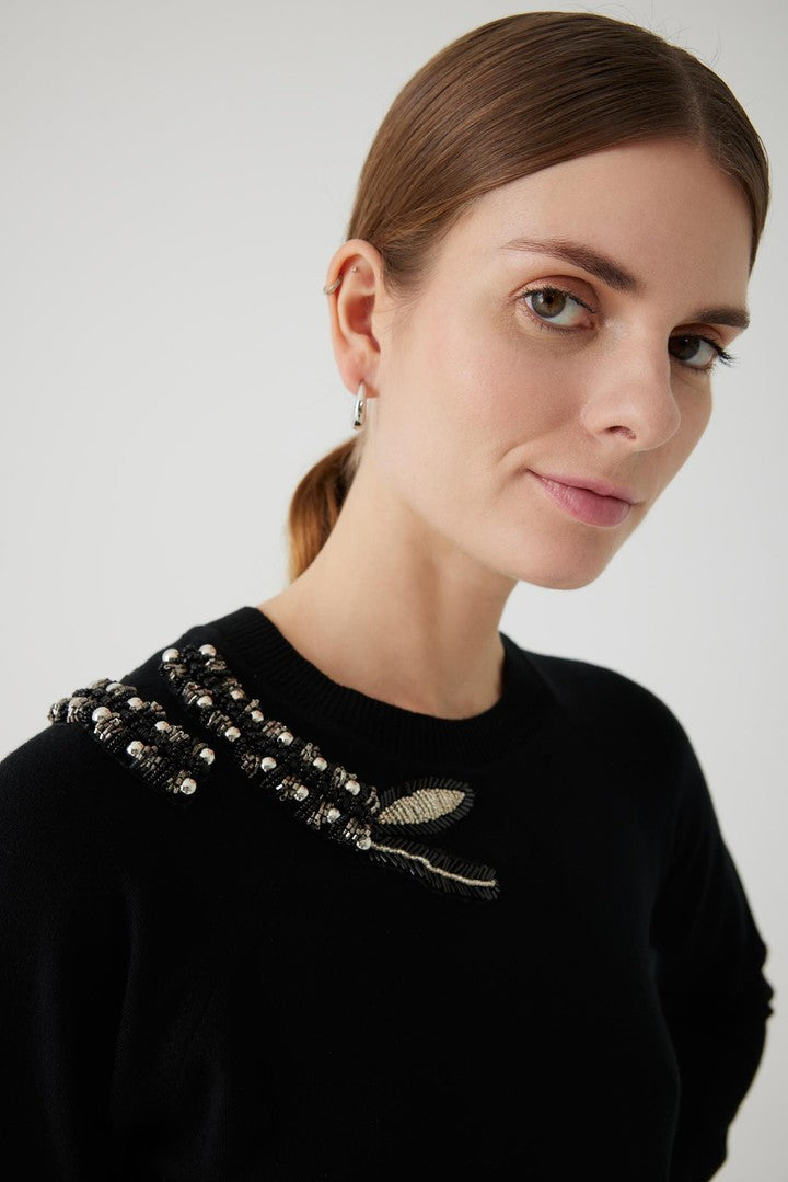 Black Long Sleeve Knit Blouse with Crew Neck and Hand Embroidery