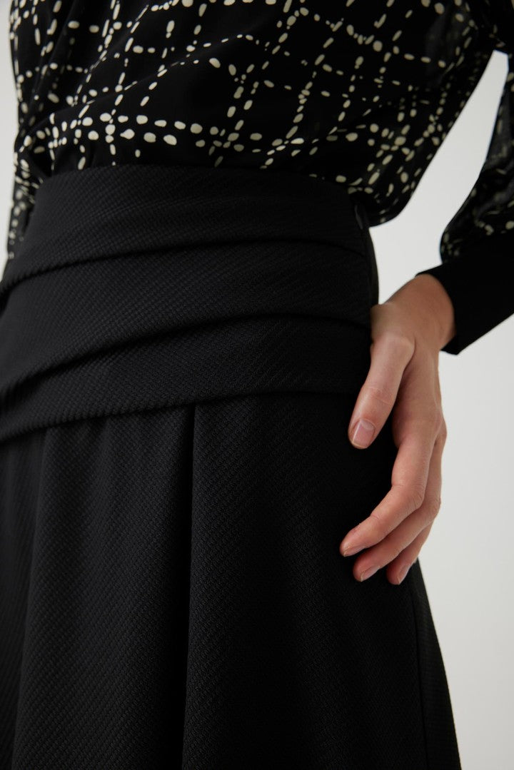 Black Slit Pleated Skirt with Lining